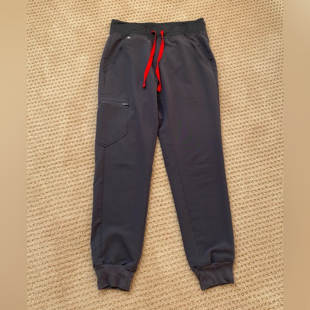 Figs Zamora jogger scrub pants in charcoal